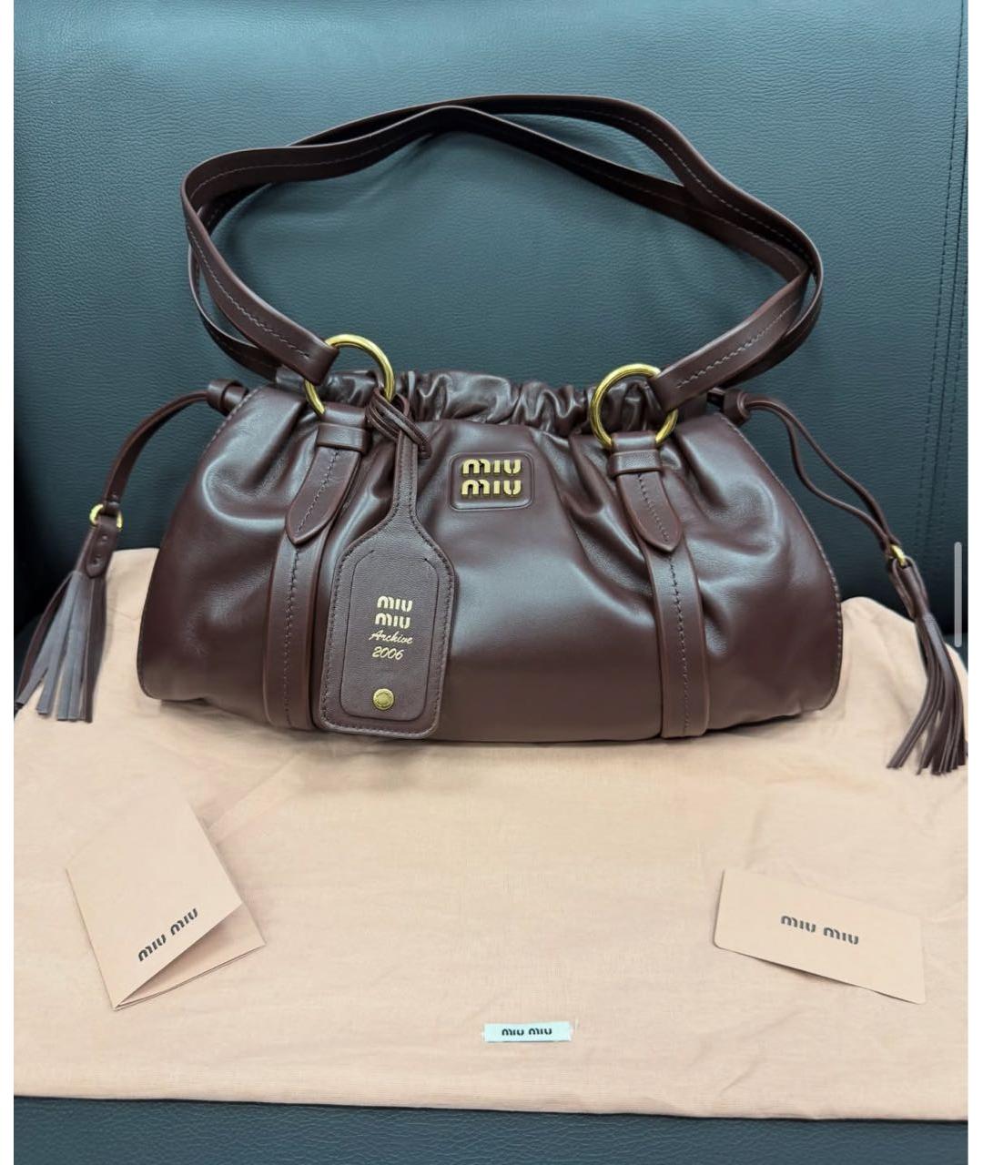 MIU MIU Коричневая кожаная сумка с короткими ручками, фото 2