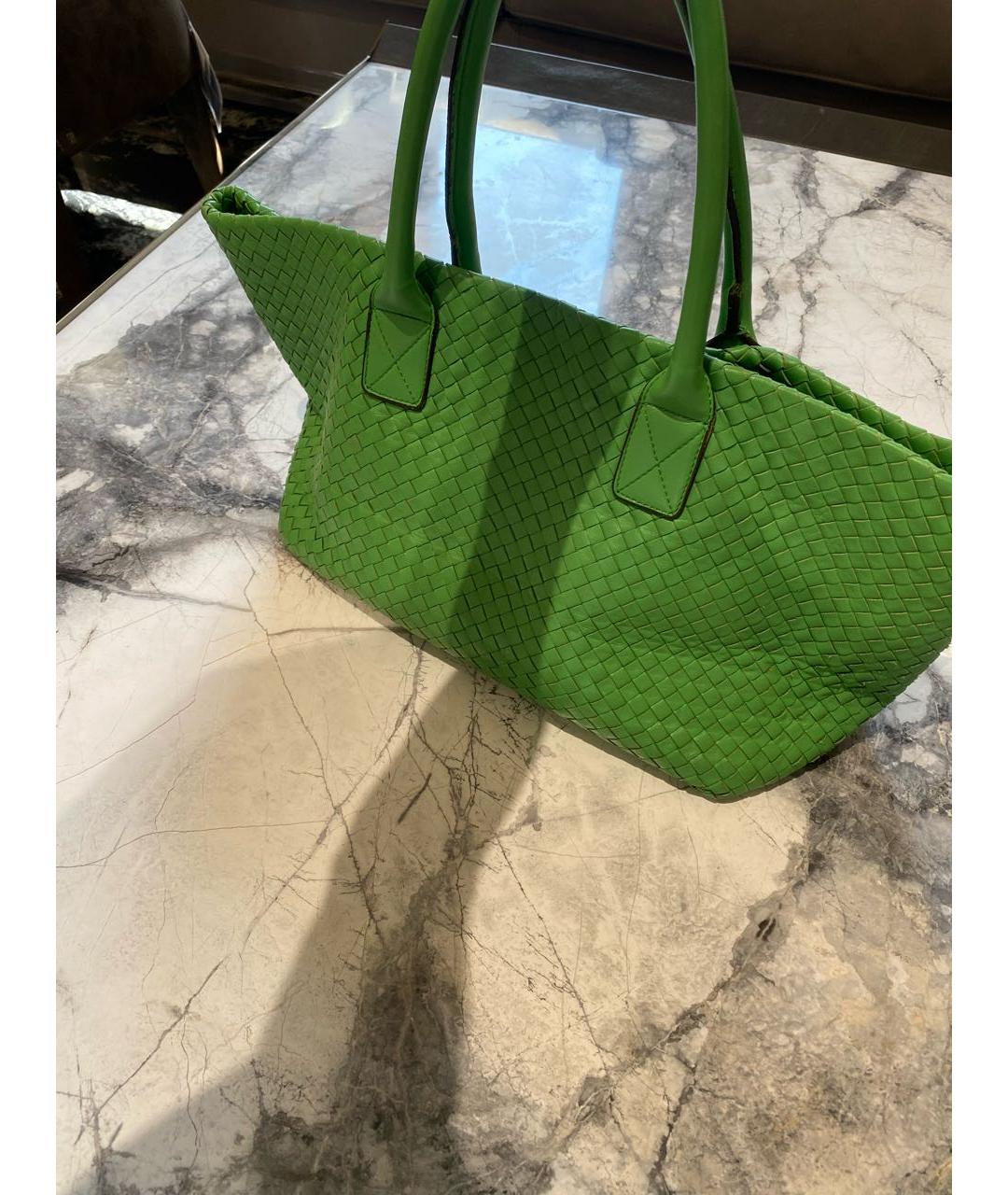 BOTTEGA VENETA Зеленая кожаная сумка тоут, фото 2