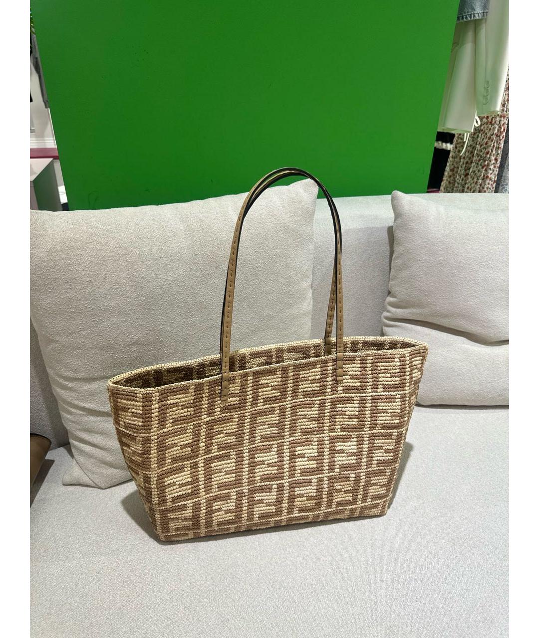 FENDI Бежевая пелетеная пляжная сумка, фото 4