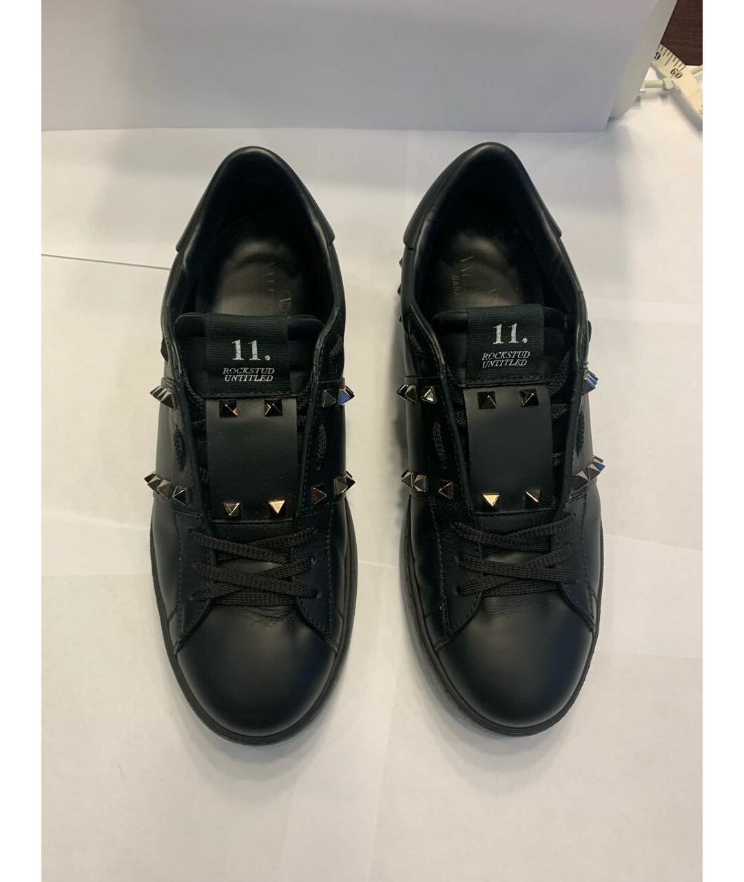 VALENTINO GARAVANI Черные кожаные низкие кроссовки / кеды, фото 2