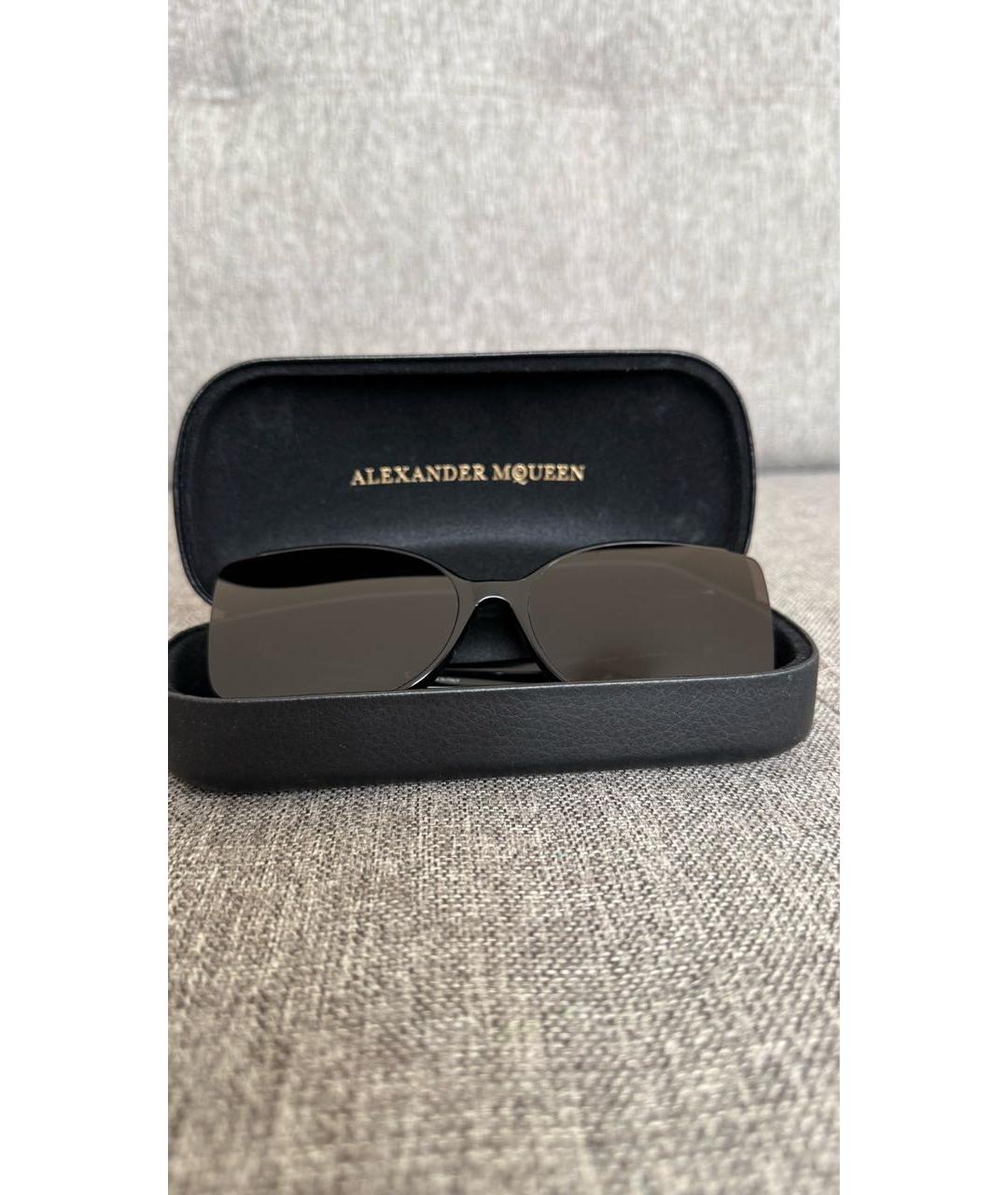 ALEXANDER MCQUEEN Черные пластиковые солнцезащитные очки, фото 4