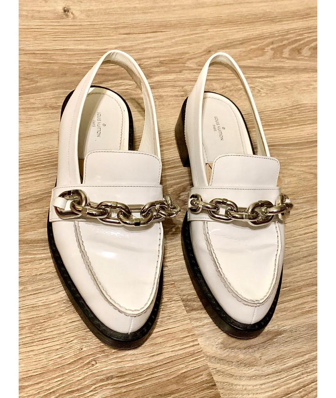 LOUIS VUITTON Белые лоферы из лакированной кожи, фото 2