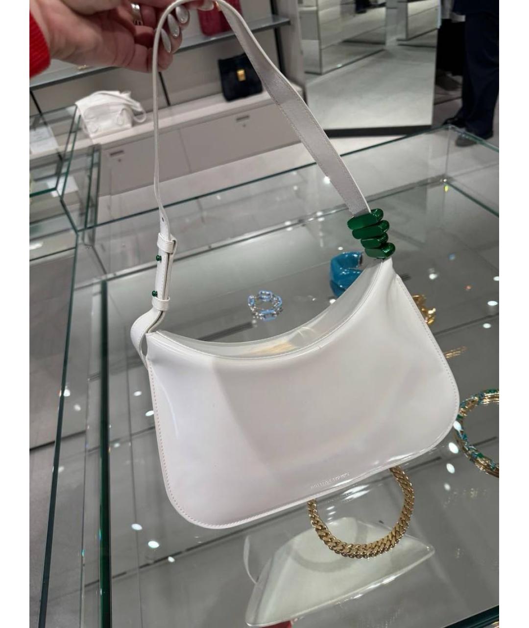 BOTTEGA VENETA Белая сумка с короткими ручками из лакированной кожи, фото 7