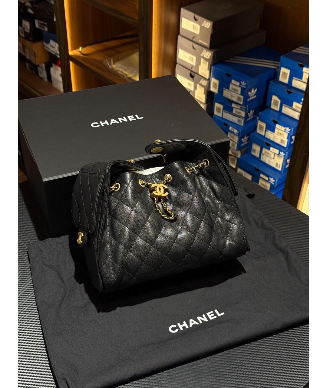 CHANEL Черная кожаная сумка через плечо, фото 2