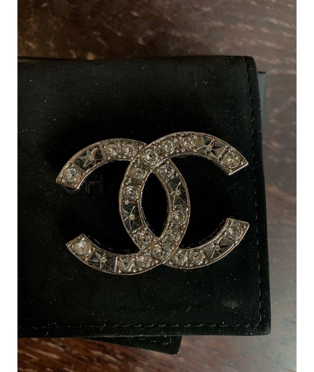 CHANEL Антрацитовая металлическая булавка / брошь, фото 2