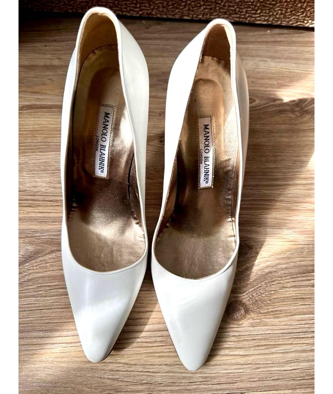 MANOLO BLAHNIK Белые кожаные туфли, фото 2