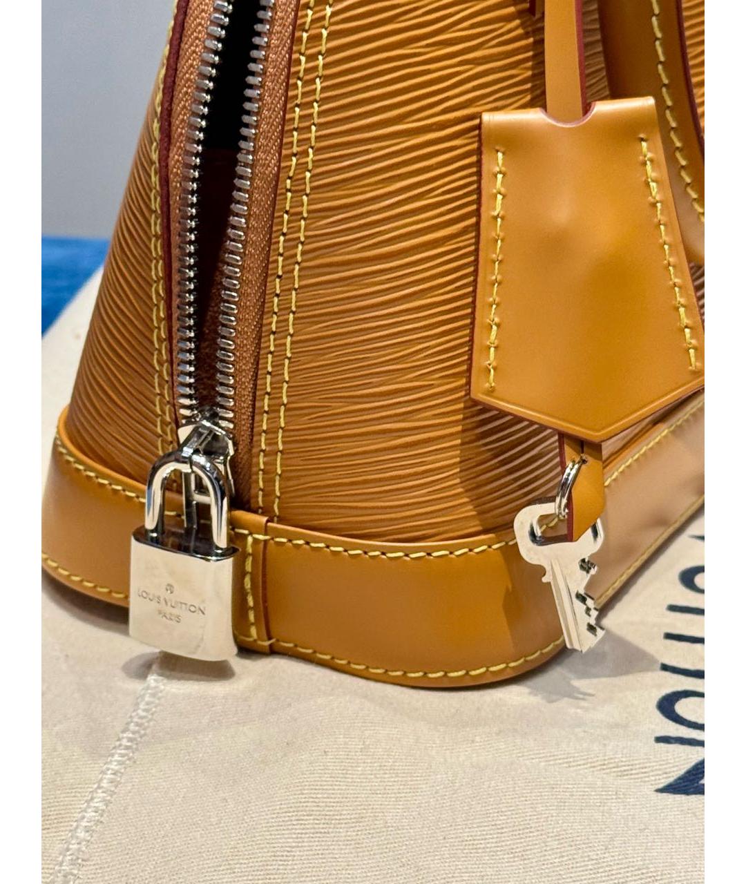 LOUIS VUITTON Горчичная кожаная сумка с короткими ручками, фото 6