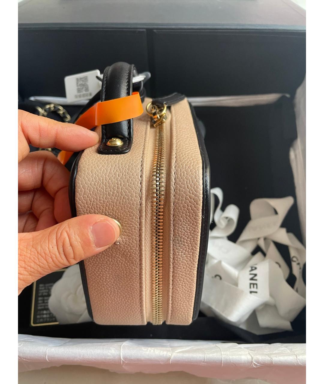 CHANEL Бежевая кожаная сумка с короткими ручками, фото 4