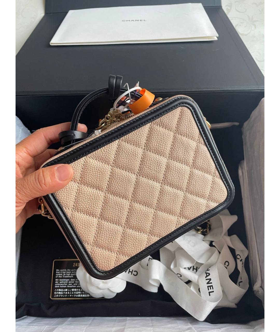 CHANEL Бежевая кожаная сумка с короткими ручками, фото 3