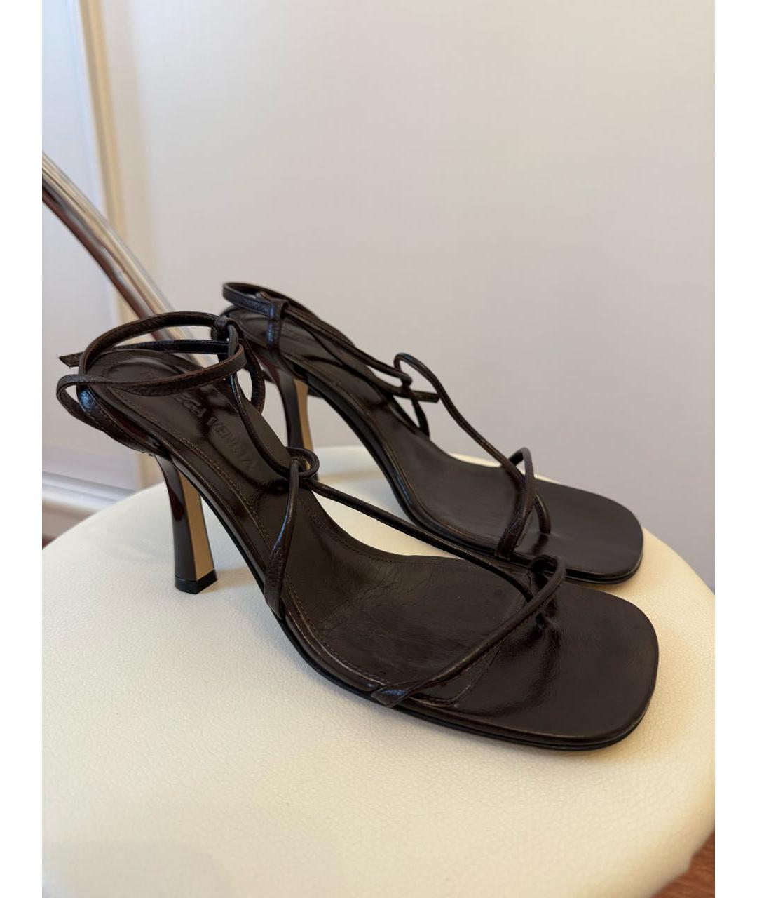 BOTTEGA VENETA Коричневые кожаные босоножки, фото 5