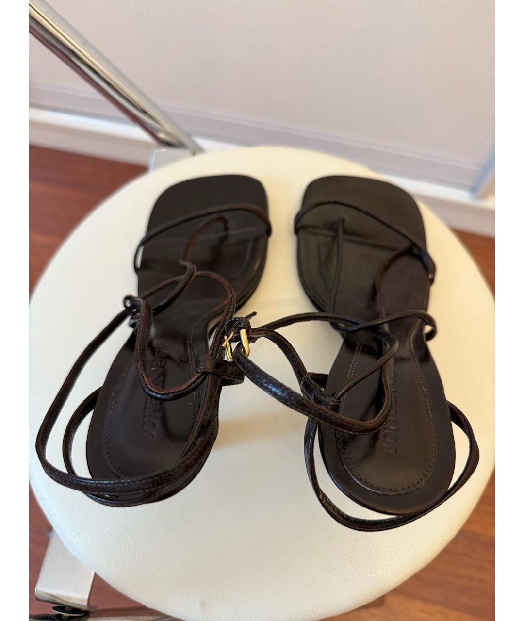 BOTTEGA VENETA Коричневые кожаные босоножки, фото 3