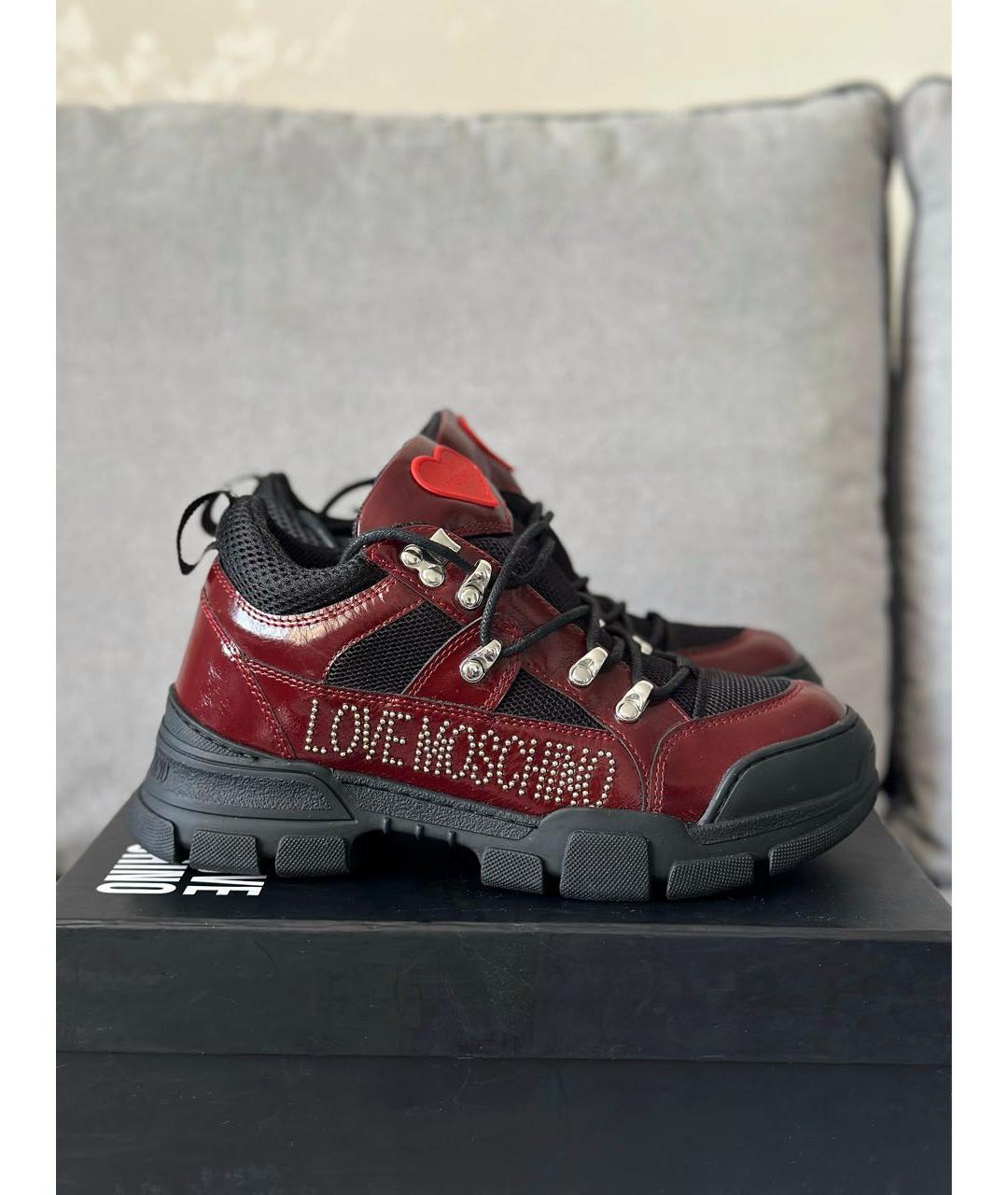 LOVE MOSCHINO Бордовые кроссовки из лакированной кожи, фото 4
