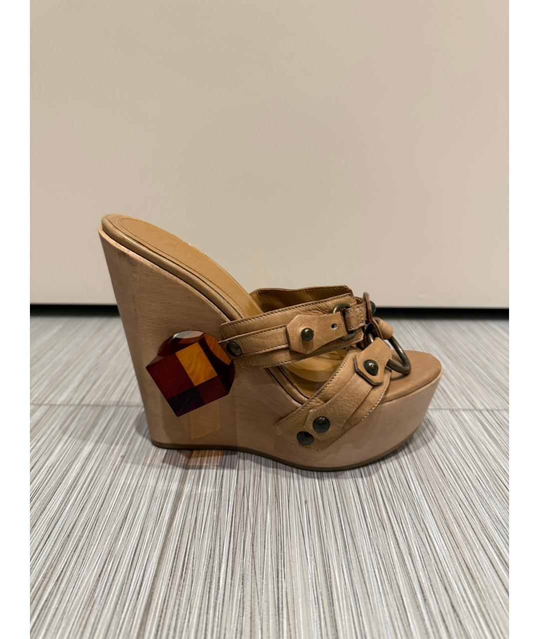 ALEXANDER MCQUEEN Бежевые кожаные босоножки, фото 9