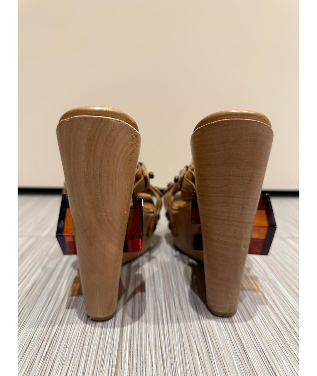 ALEXANDER MCQUEEN Бежевые кожаные босоножки, фото 4