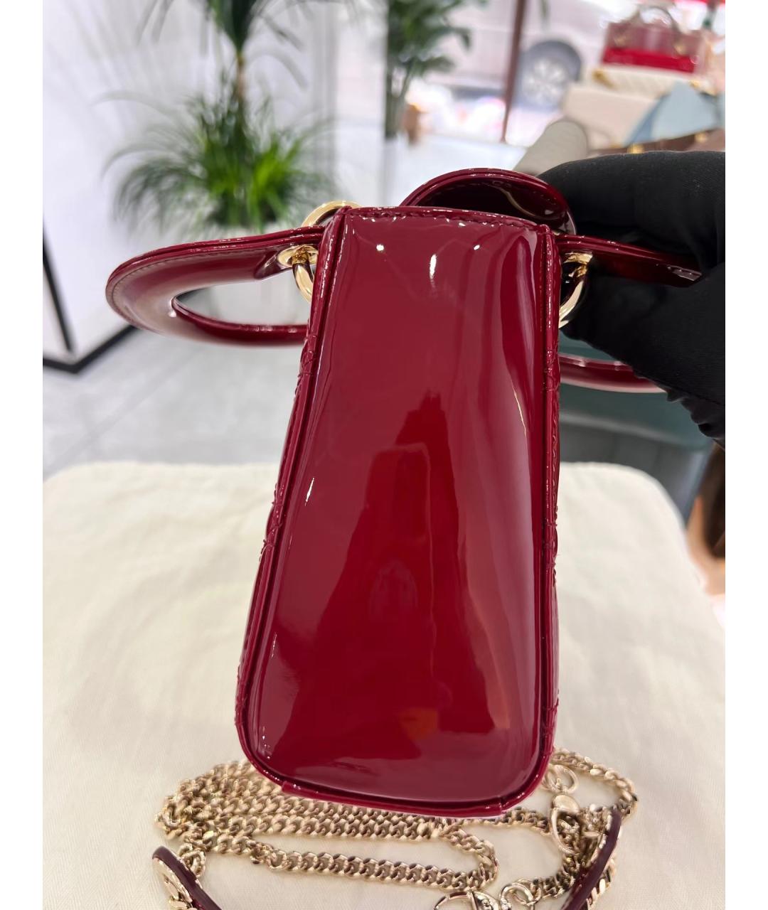 CHRISTIAN DIOR Красная сумка через плечо из лакированной кожи, фото 5