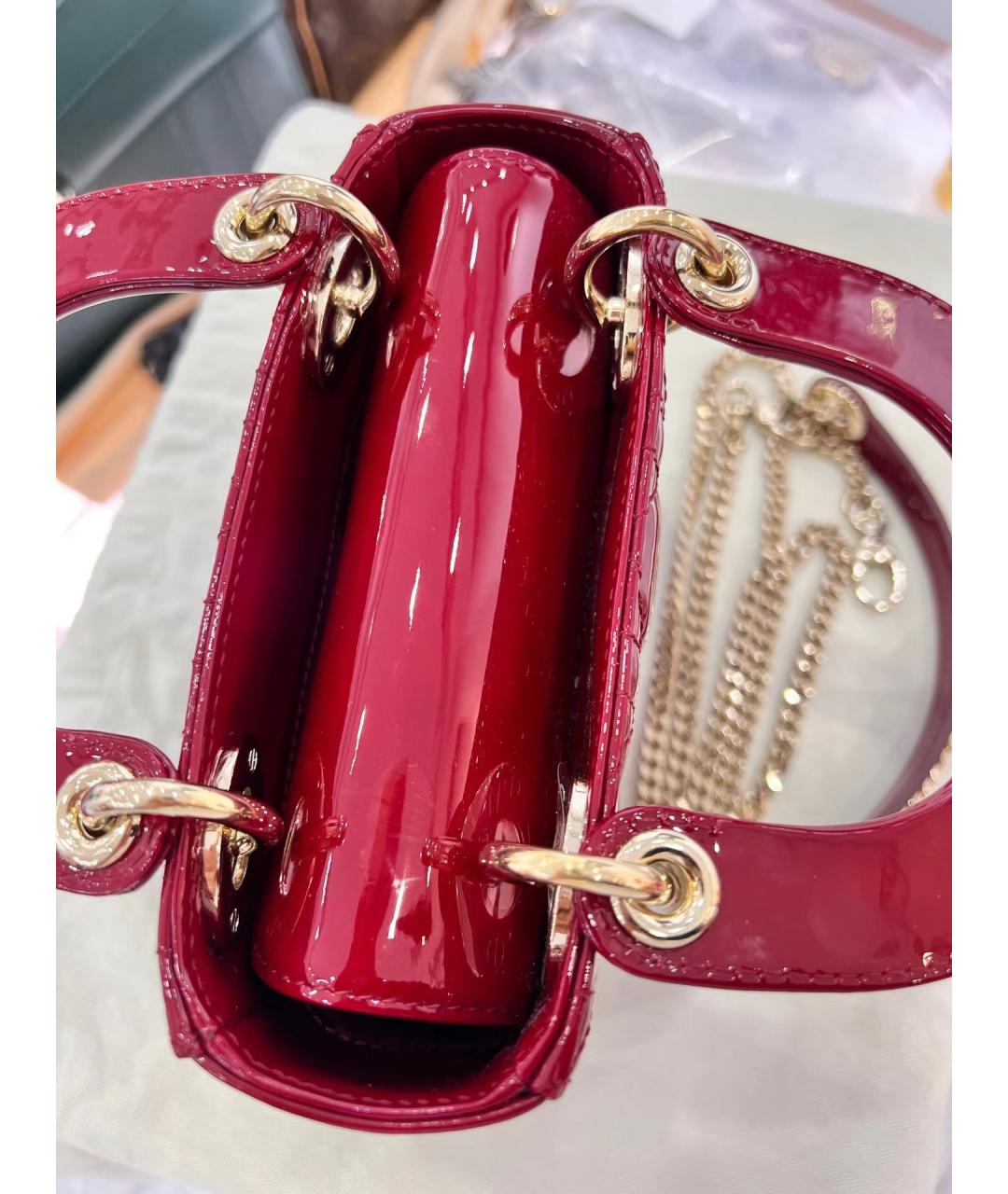 CHRISTIAN DIOR Красная сумка через плечо из лакированной кожи, фото 4