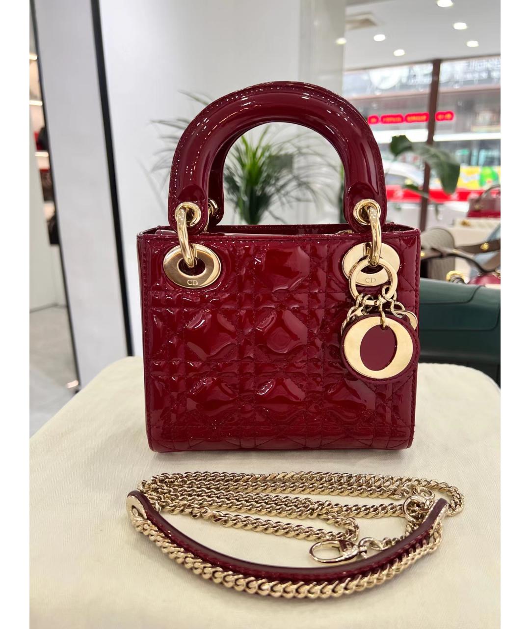 CHRISTIAN DIOR Красная сумка через плечо из лакированной кожи, фото 2