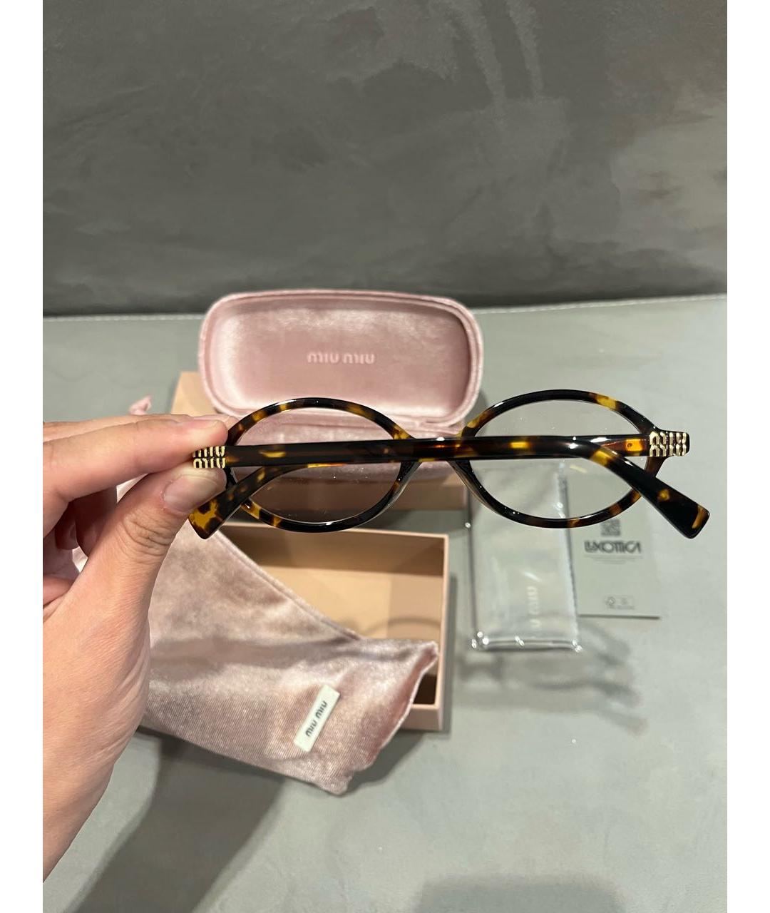 MIU MIU Коричневые пластиковые солнцезащитные очки, фото 6