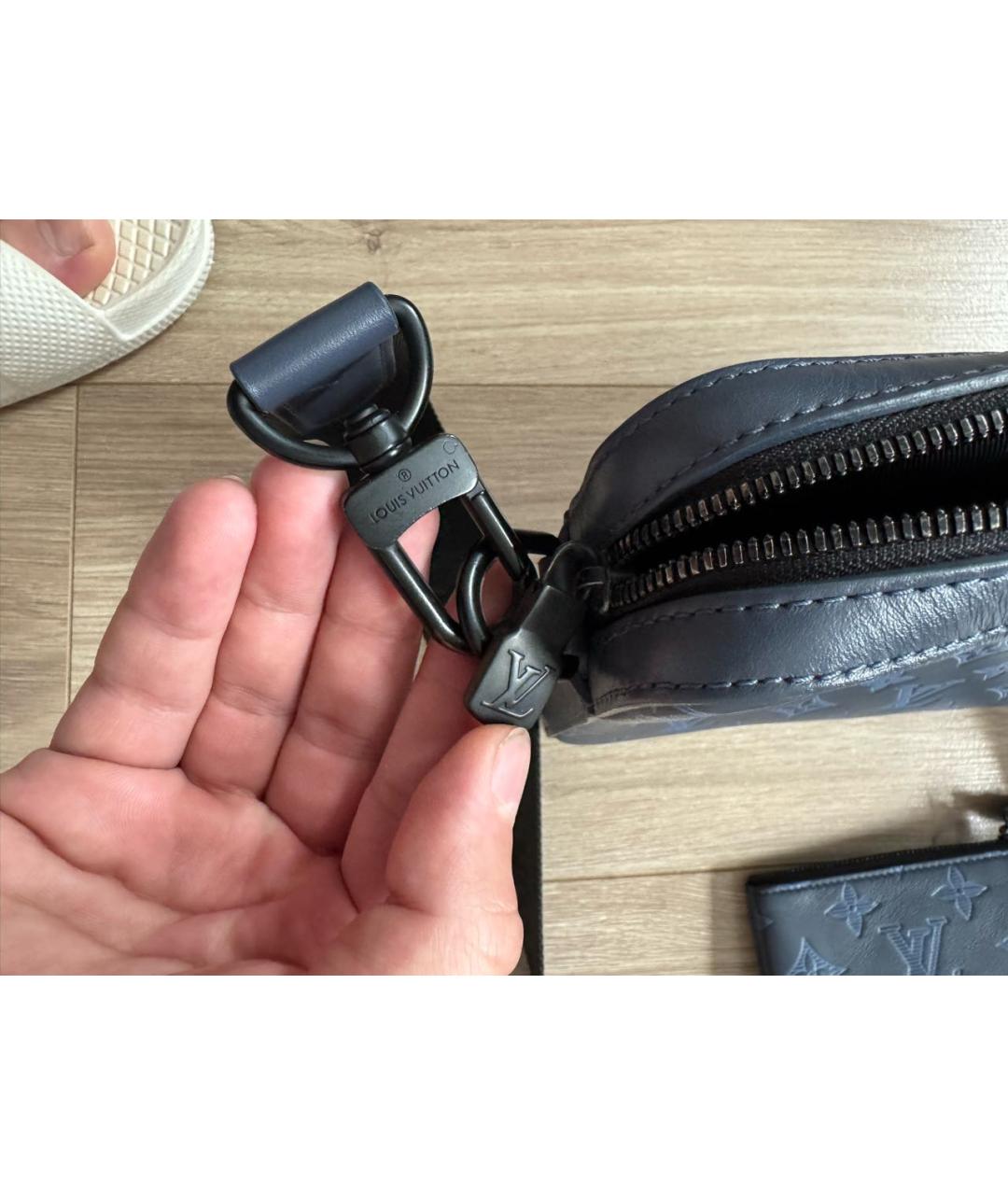 LOUIS VUITTON Темно-синяя кожаная сумка на плечо, фото 6