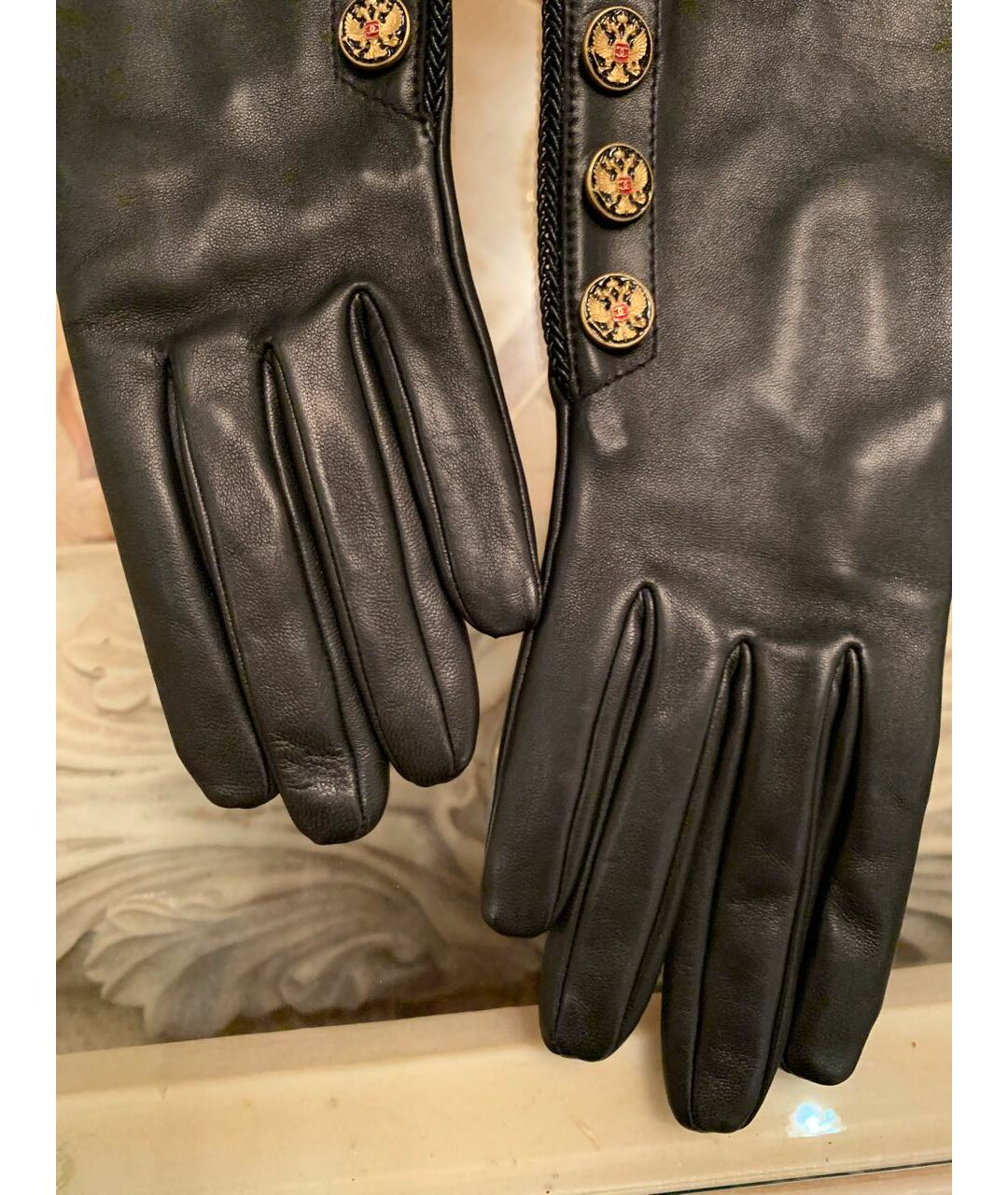CHANEL PRE-OWNED Черные кожаные перчатки, фото 2