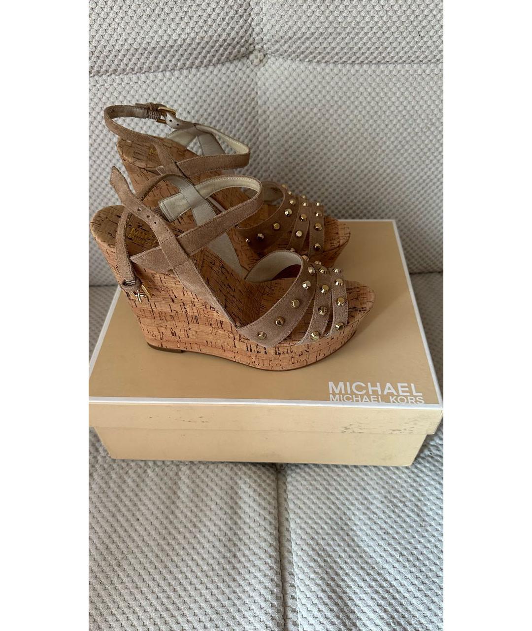 MICHAEL MICHAEL KORS Бежевые замшевые босоножки, фото 6