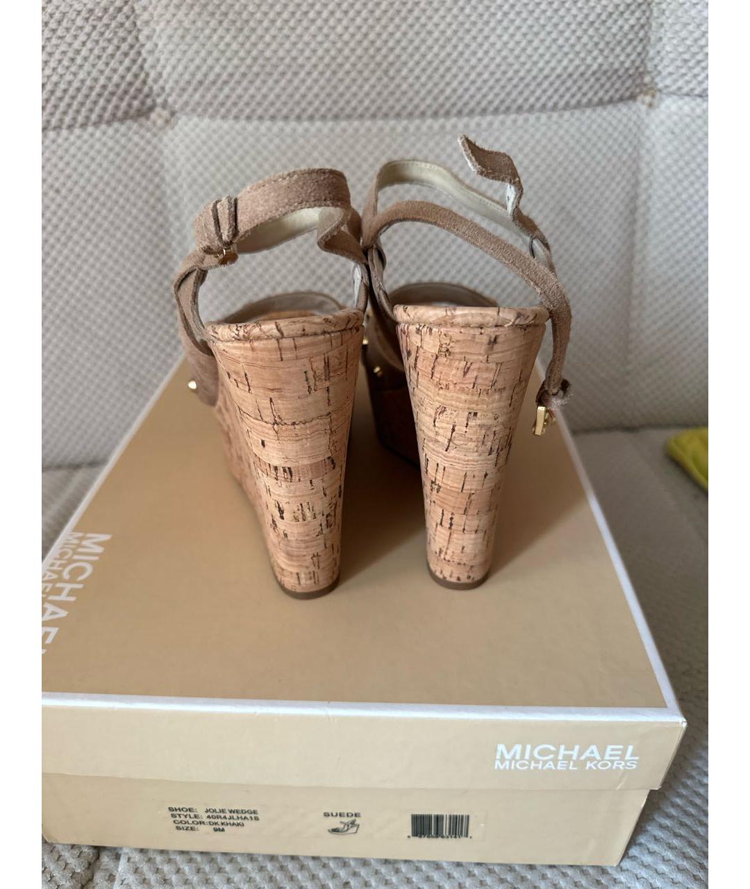 MICHAEL MICHAEL KORS Бежевые замшевые босоножки, фото 3