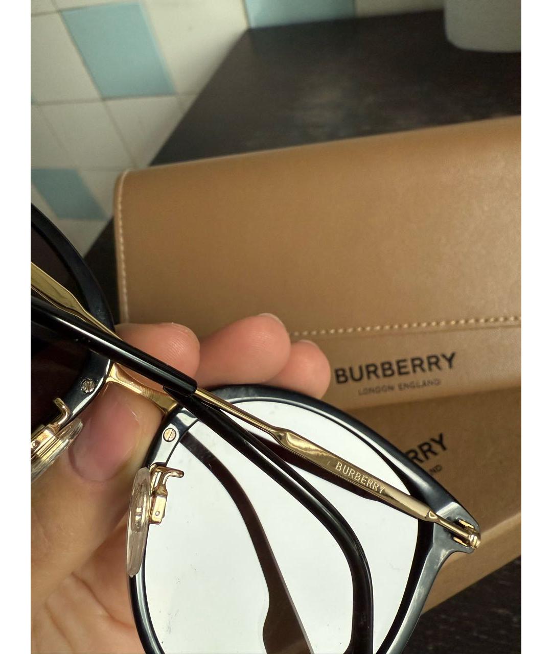 BURBERRY Черные пластиковые солнцезащитные очки, фото 3