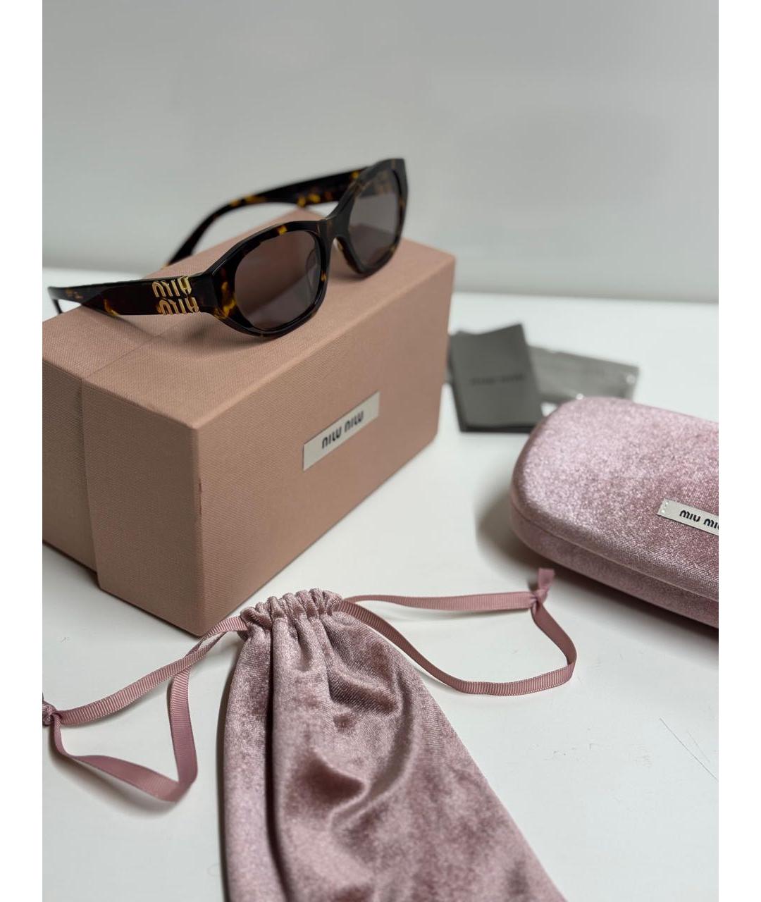 MIU MIU Коричневые пластиковые солнцезащитные очки, фото 4