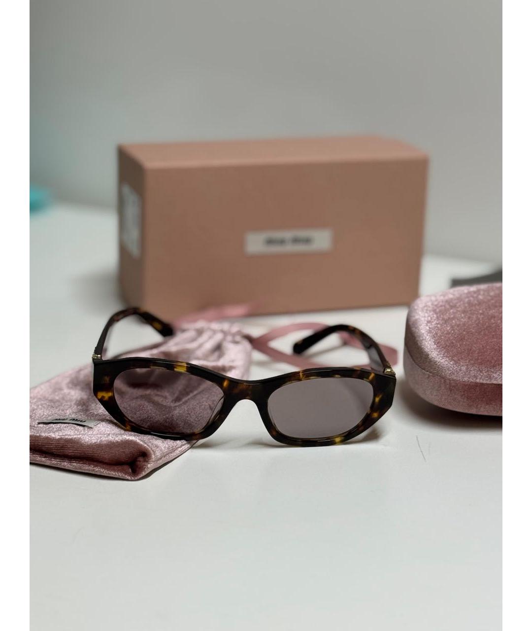 MIU MIU Коричневые пластиковые солнцезащитные очки, фото 3