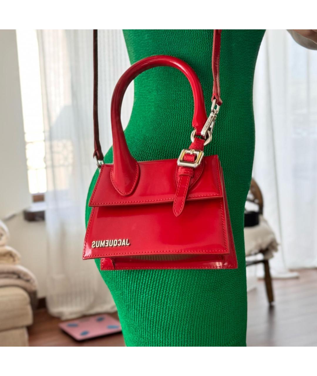 JACQUEMUS Красная сумка с короткими ручками из лакированной кожи, фото 4
