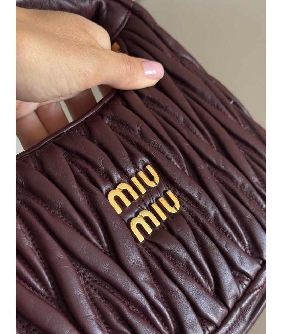 MIU MIU Бордовая кожаная сумка с короткими ручками, фото 4