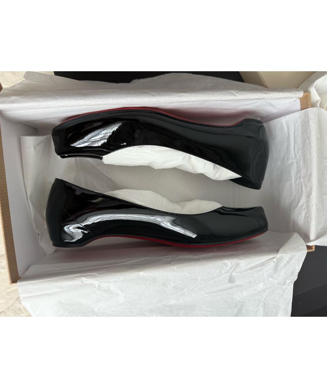 CHRISTIAN LOUBOUTIN Черные балетки из лакированной кожи, фото 5