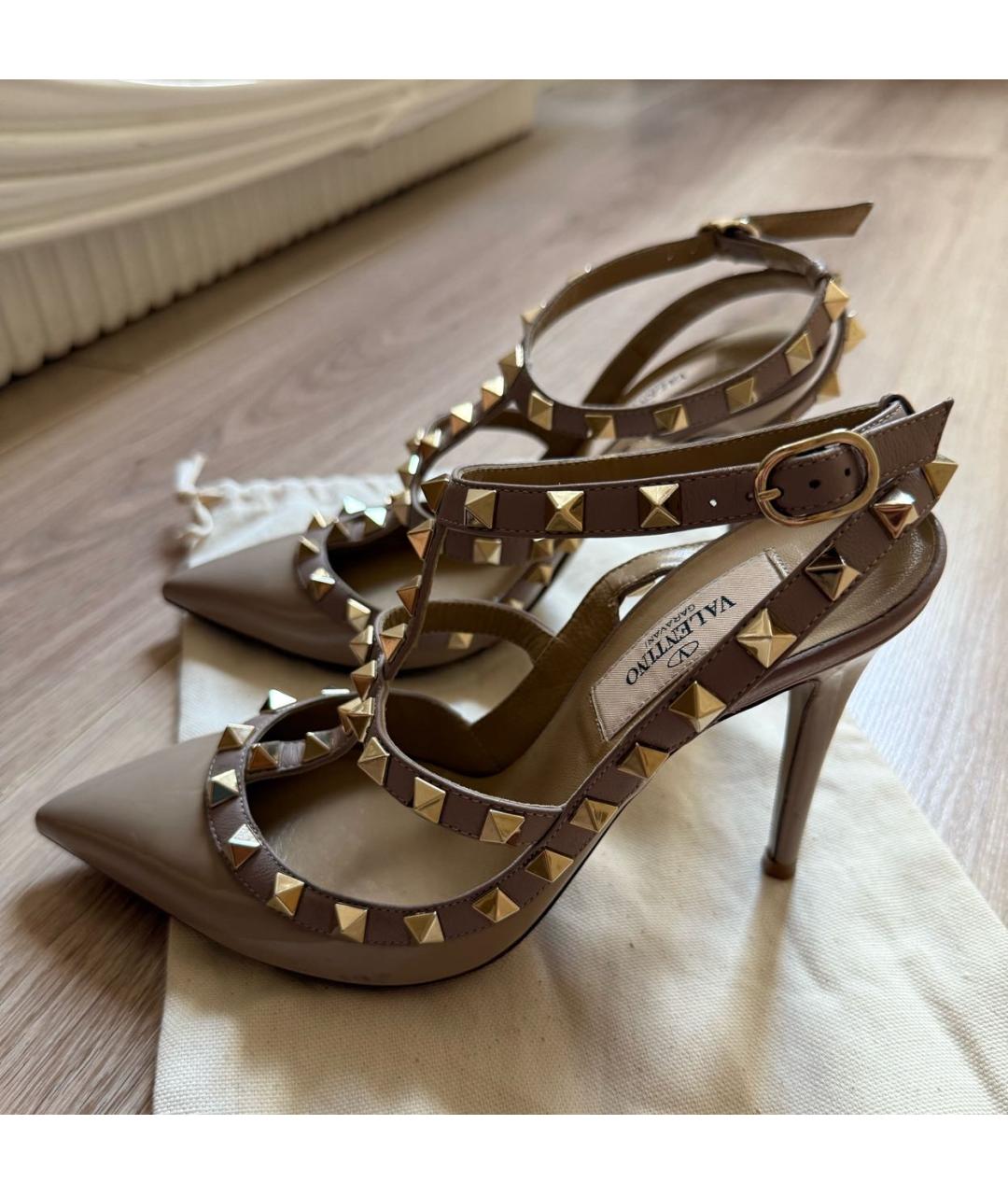 VALENTINO Бежевые босоножки из лакированной кожи, фото 3