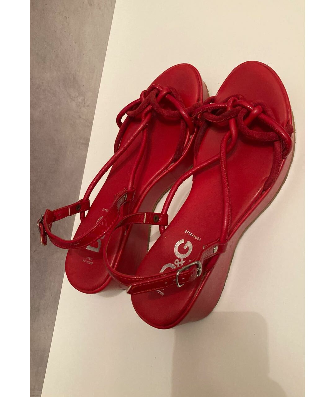 DOLCE&GABBANA Красные кожаные сандалии и шлепанцы, фото 2
