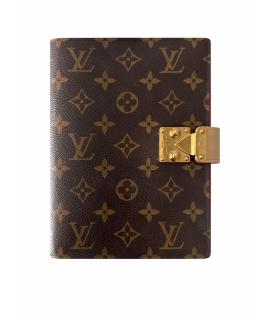 LOUIS VUITTON Книга