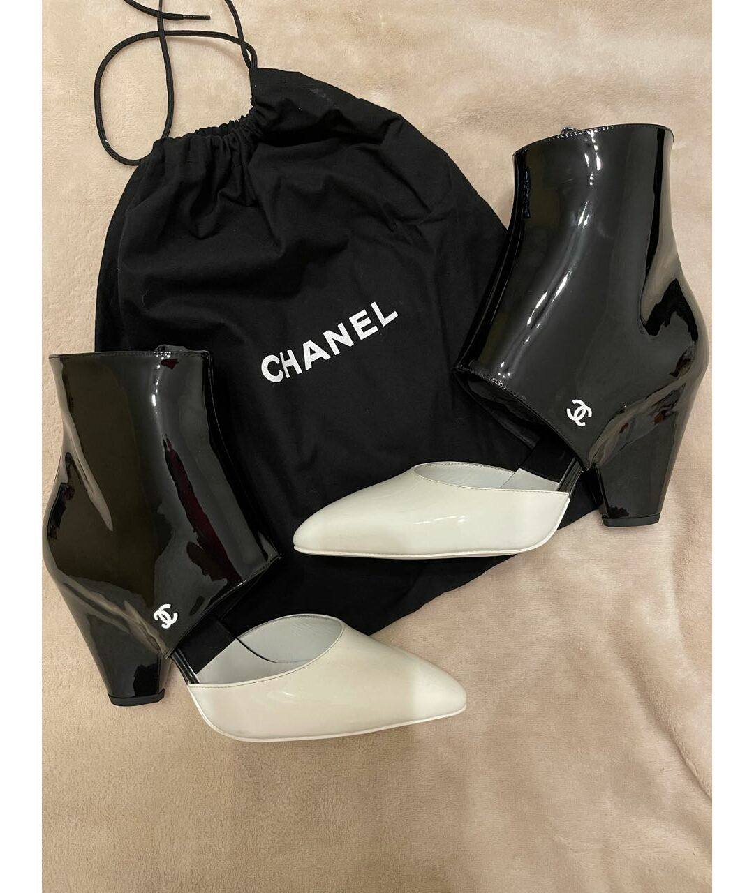 CHANEL Белые туфли из лакированной кожи, фото 3