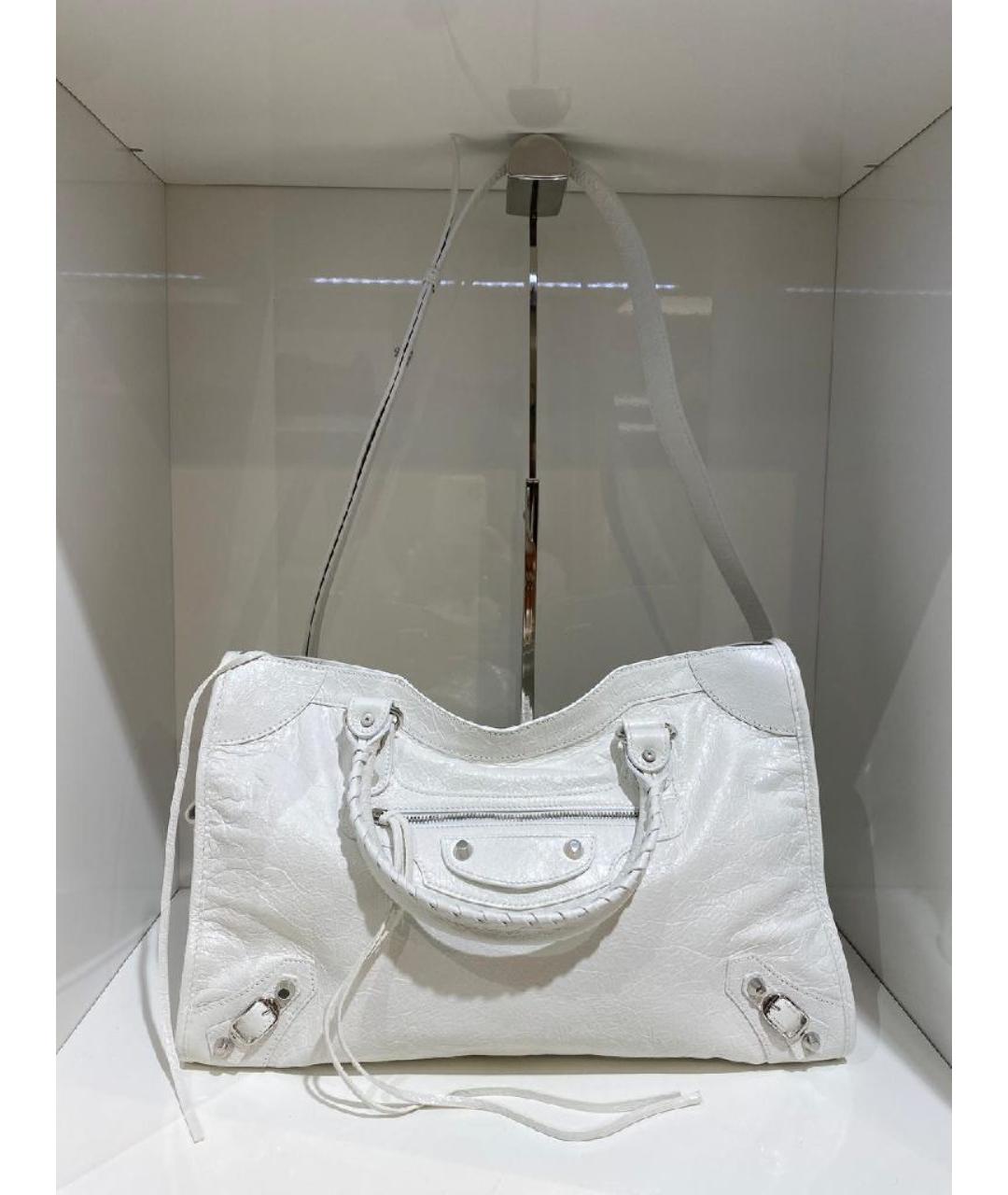 BALENCIAGA Белая сумка тоут из лакированной кожи, фото 3
