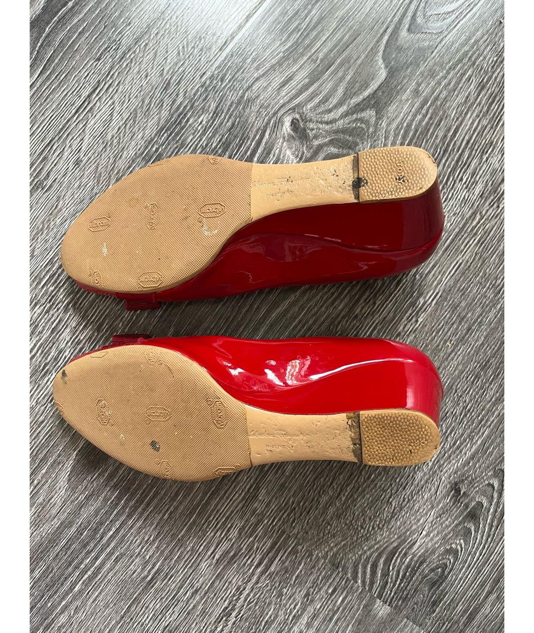 FERRAGAMO Красные босоножки из лакированной кожи, фото 8