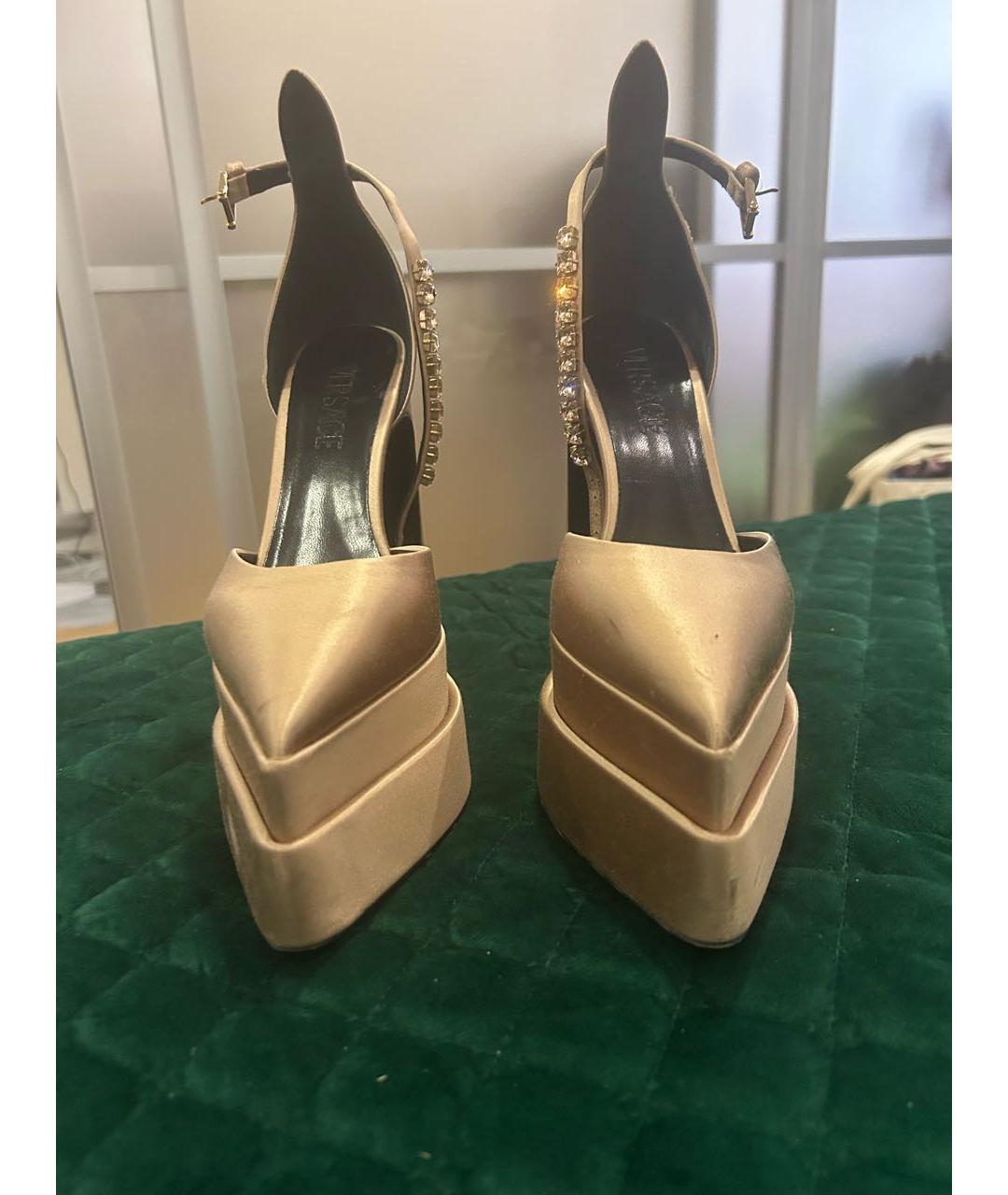 VERSACE Золотые текстильные туфли, фото 2