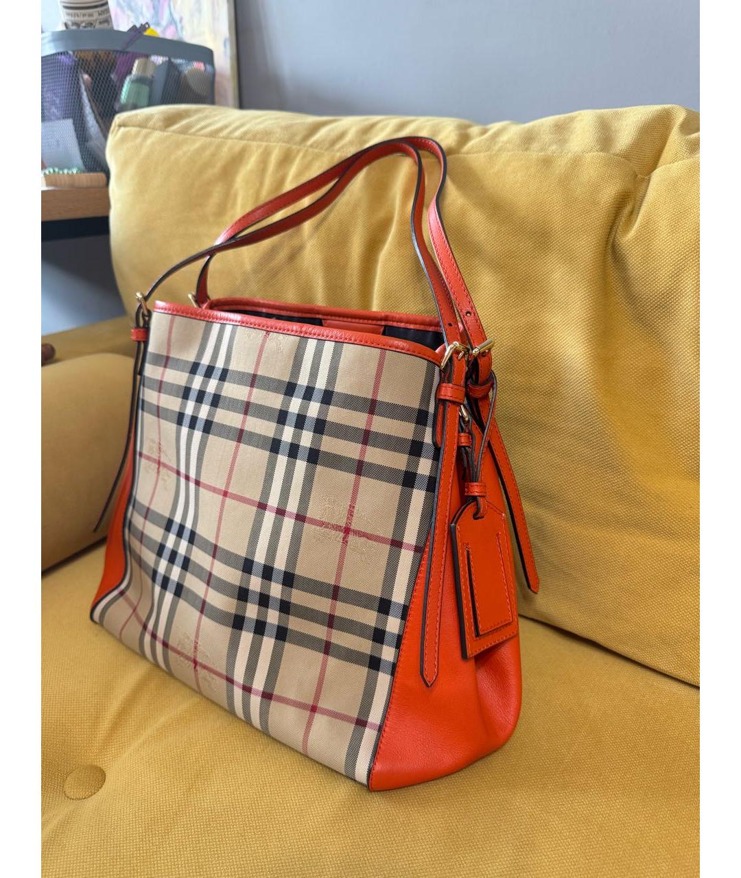 BURBERRY Оранжевая кожаная сумка с короткими ручками, фото 2