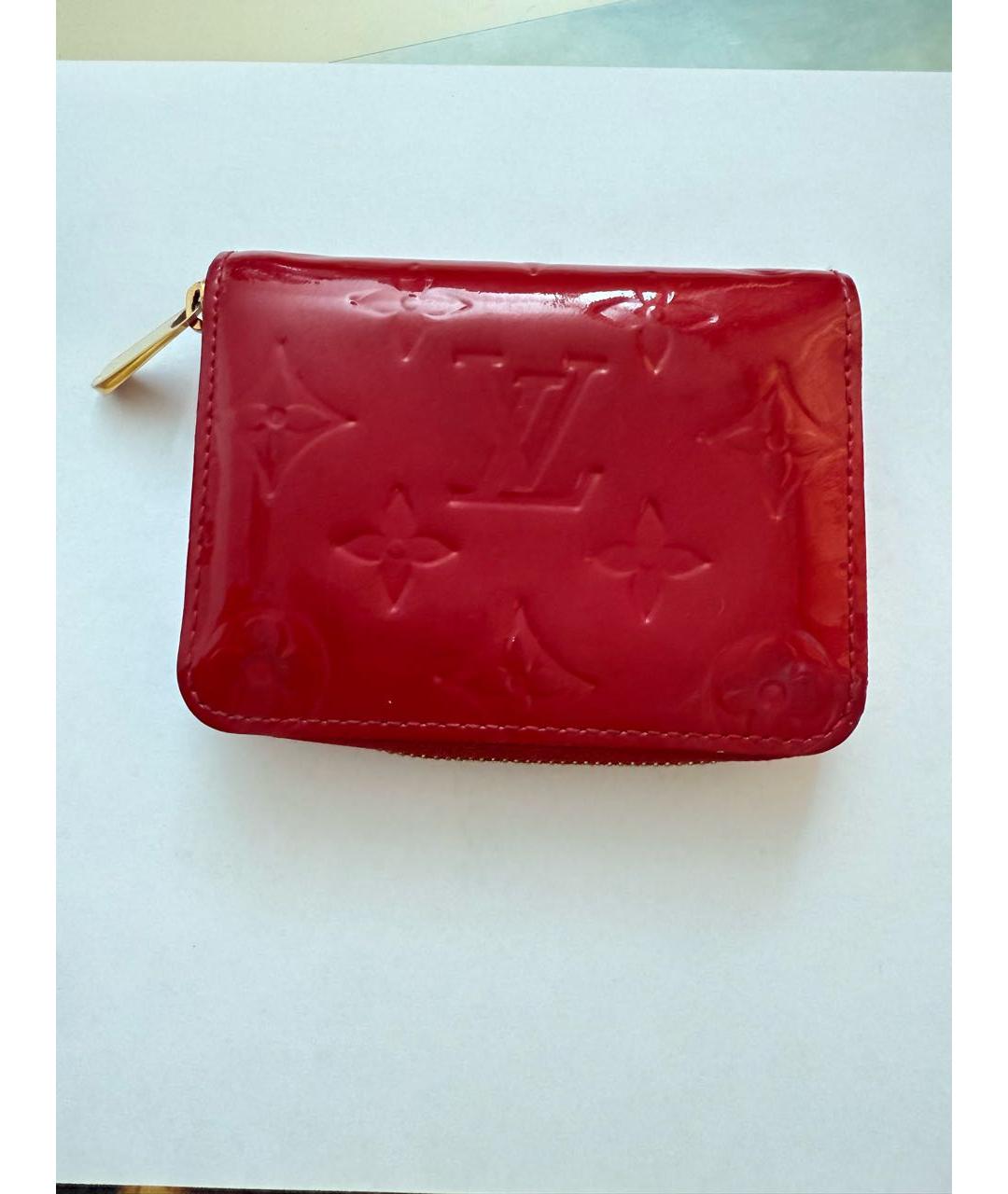 LOUIS VUITTON Красная визитница из лакированной кожи, фото 3