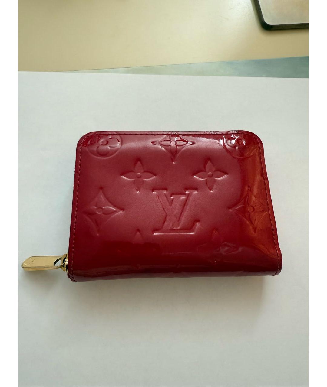 LOUIS VUITTON Красная визитница из лакированной кожи, фото 2