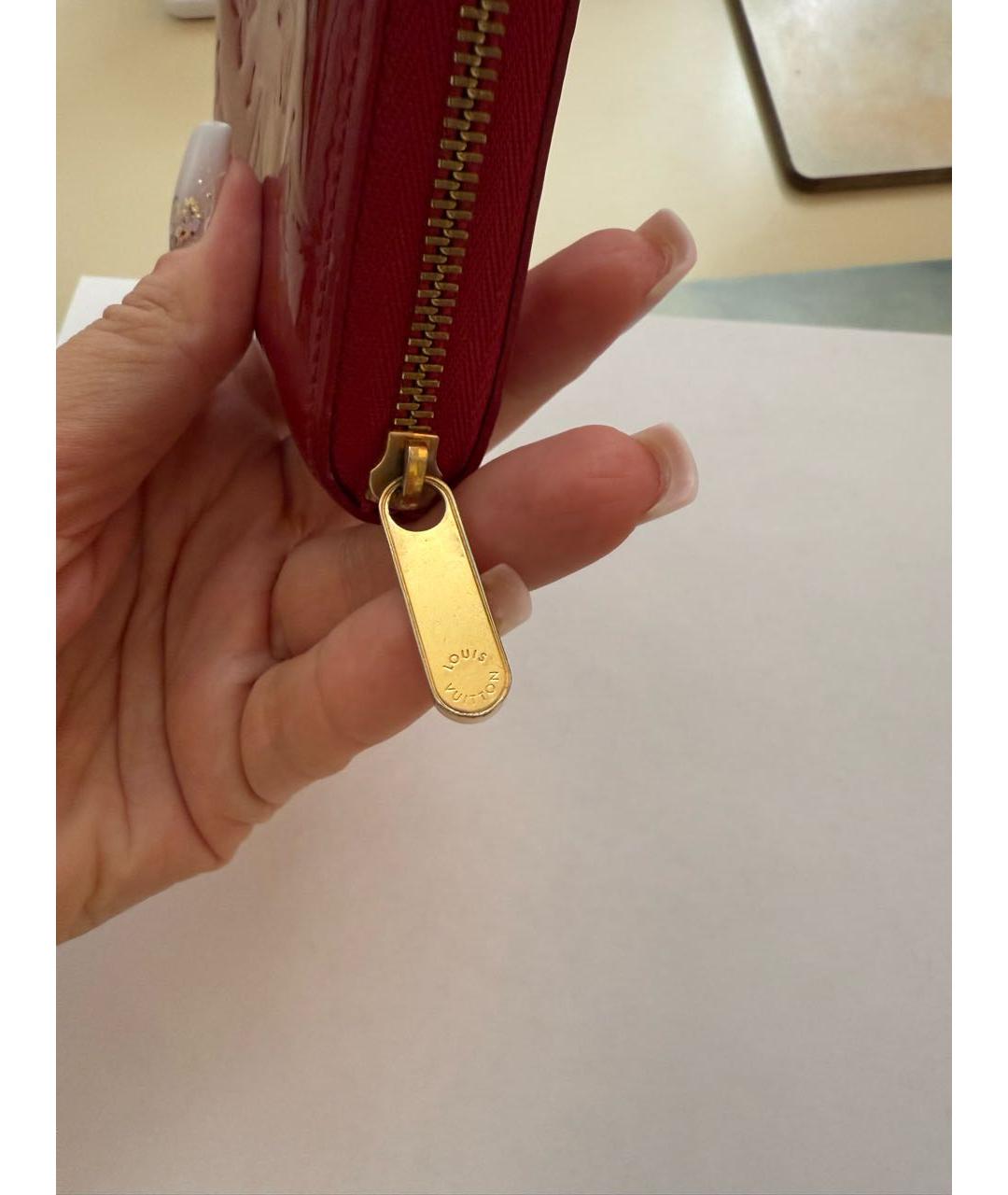 LOUIS VUITTON Красная визитница из лакированной кожи, фото 4