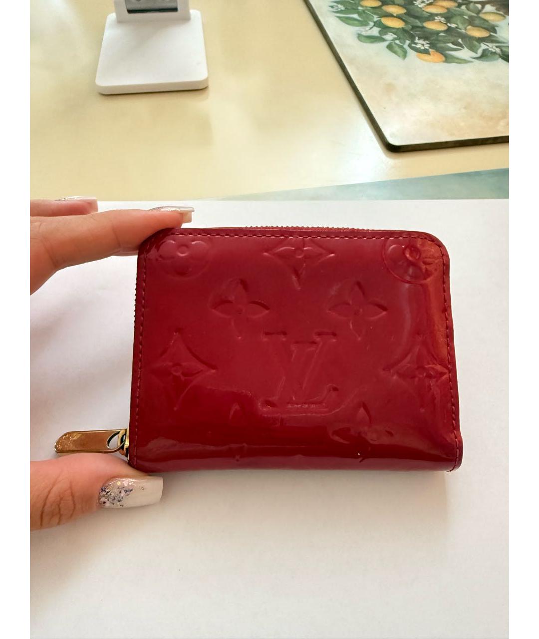 LOUIS VUITTON Красная визитница из лакированной кожи, фото 8