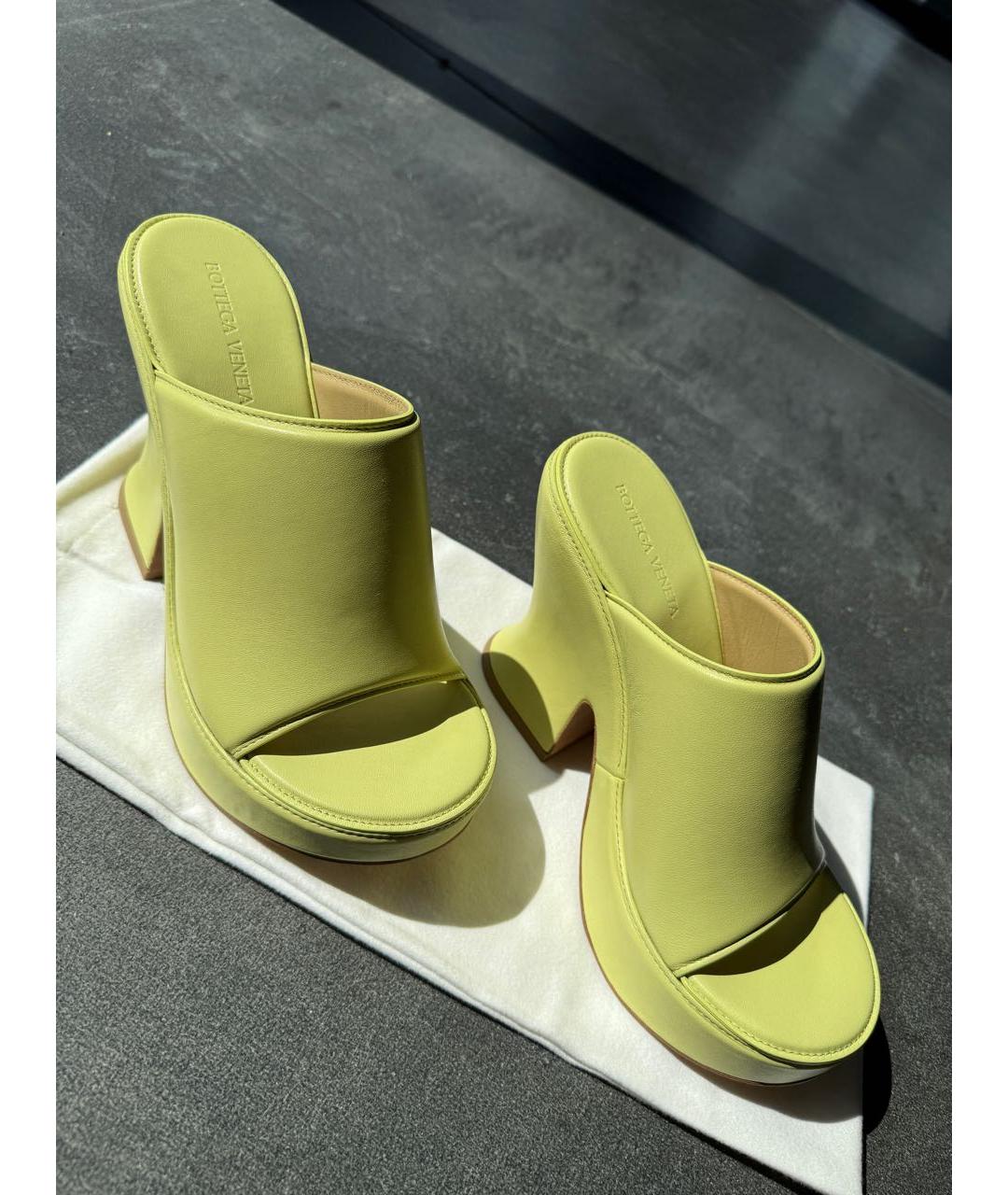 BOTTEGA VENETA Салатовые кожаные сабо, фото 2