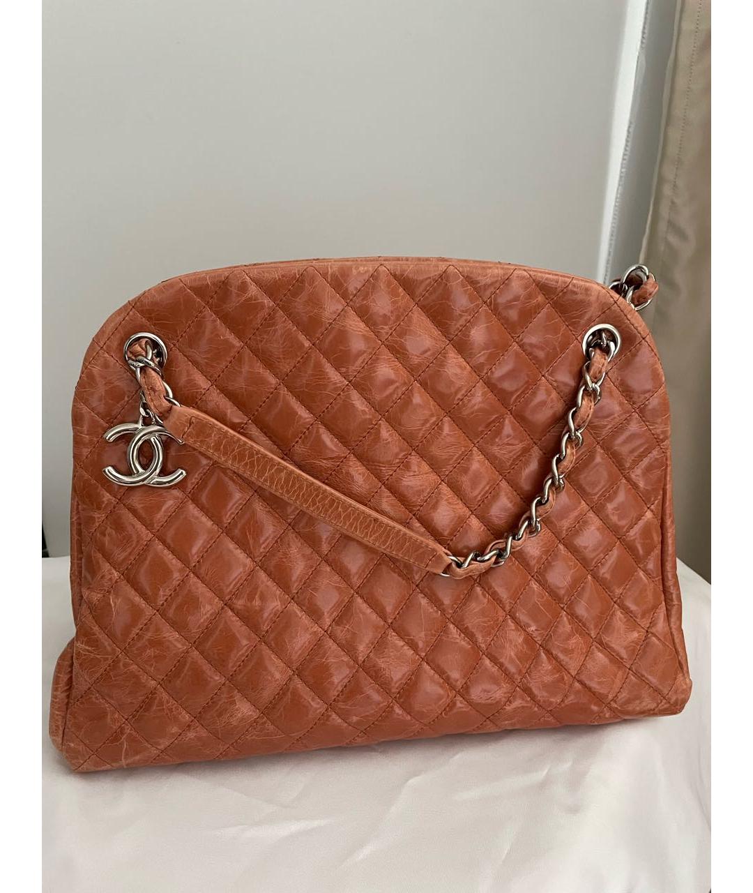 CHANEL Сумка с короткими ручками из лакированной кожи, фото 3