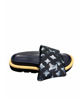 LOUIS VUITTON Шлепанцы