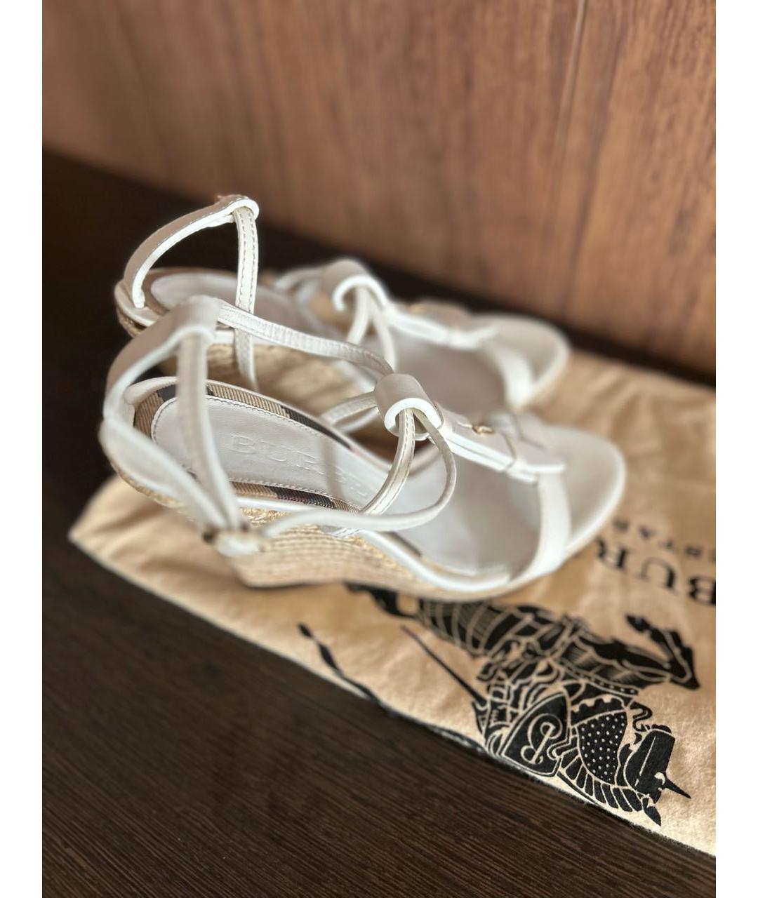 BURBERRY Белые босоножки, фото 3