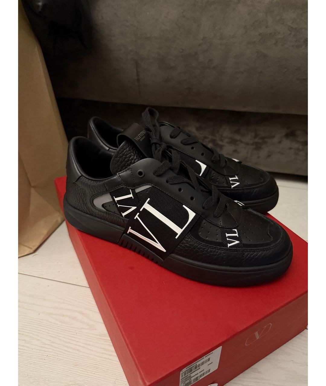 VALENTINO Черные низкие кроссовки / кеды из искусственной кожи, фото 6