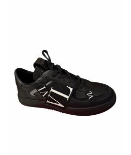 VALENTINO Низкие кроссовки / кеды